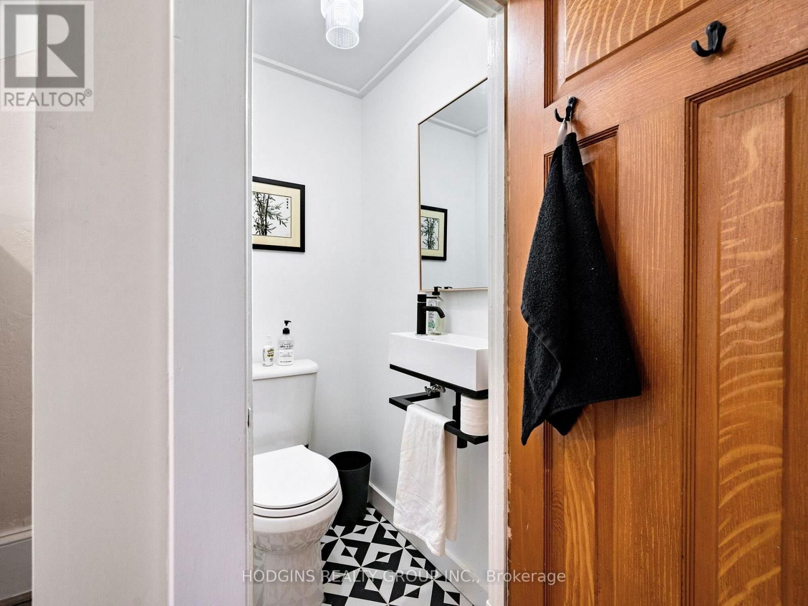 26 BRANT AVENUE Image 17