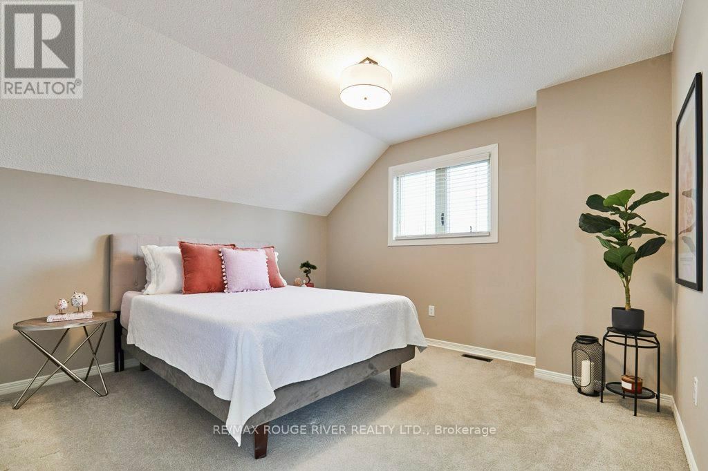 1161 GLENASHTON DRIVE Image 37