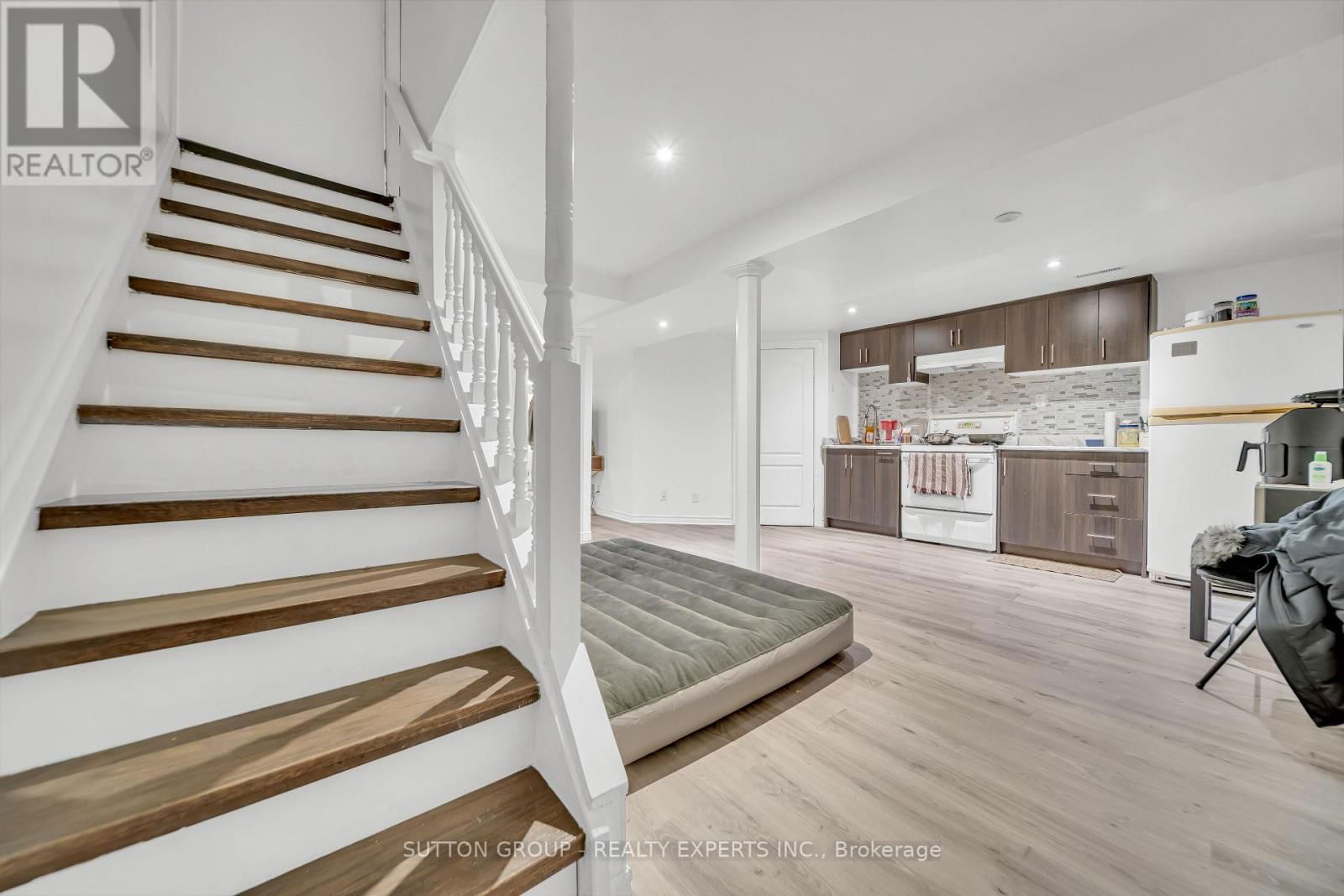 156 FANSHAWE DRIVE NORTH Image 32