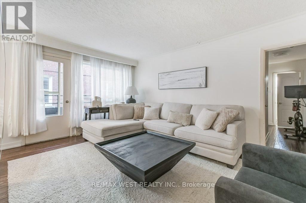 136 PORTLAND STREET Image 10