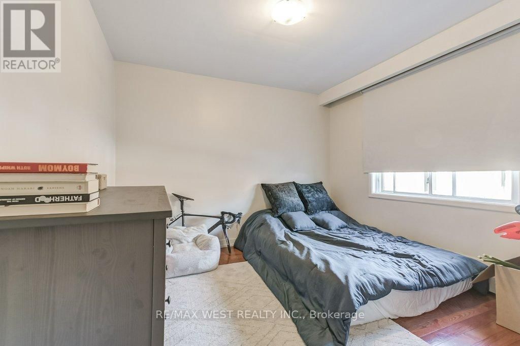 136 PORTLAND STREET Image 14