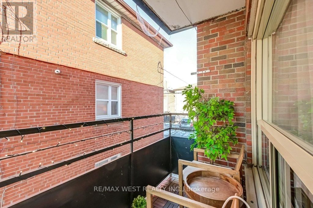 136 PORTLAND STREET Image 17