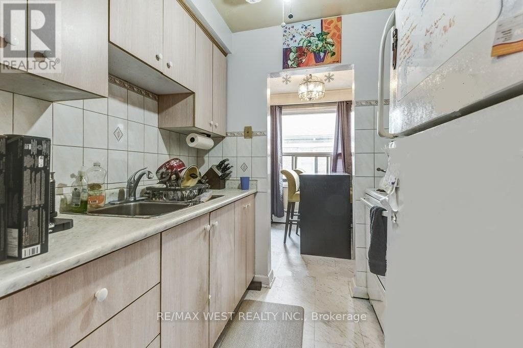 136 PORTLAND STREET Image 18