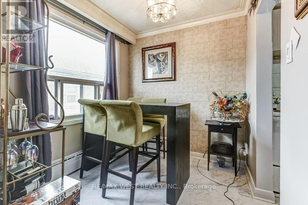 136 PORTLAND STREET Image 19