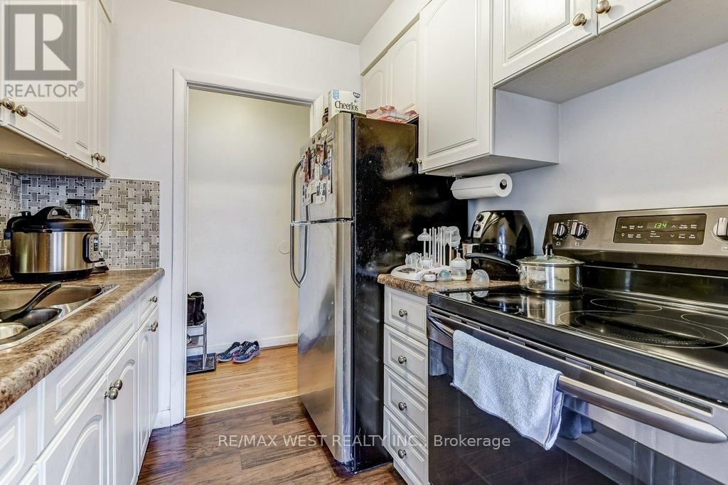 136 PORTLAND STREET Image 26