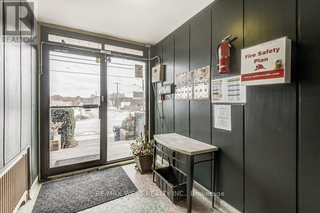 136 PORTLAND STREET Image 3