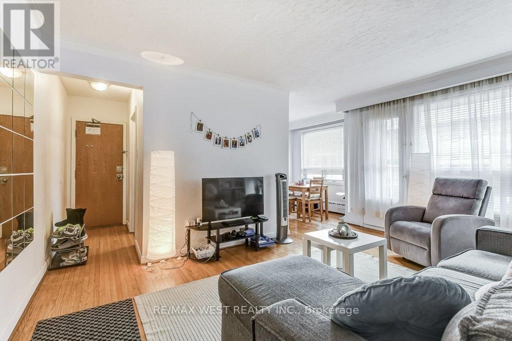 136 PORTLAND STREET Image 32