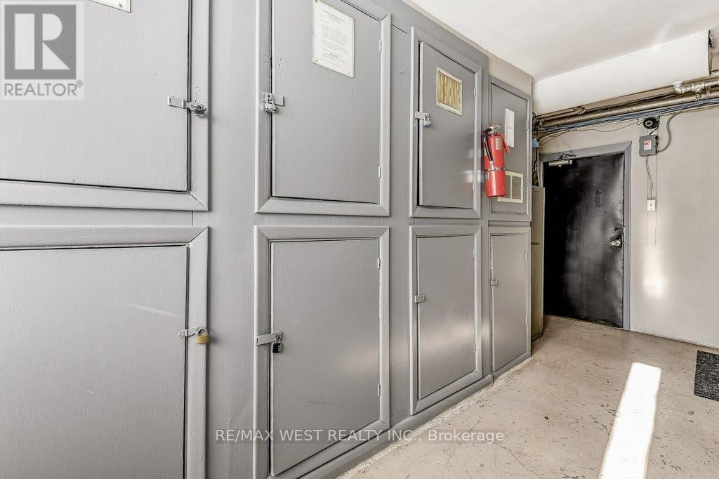 136 PORTLAND STREET Image 39