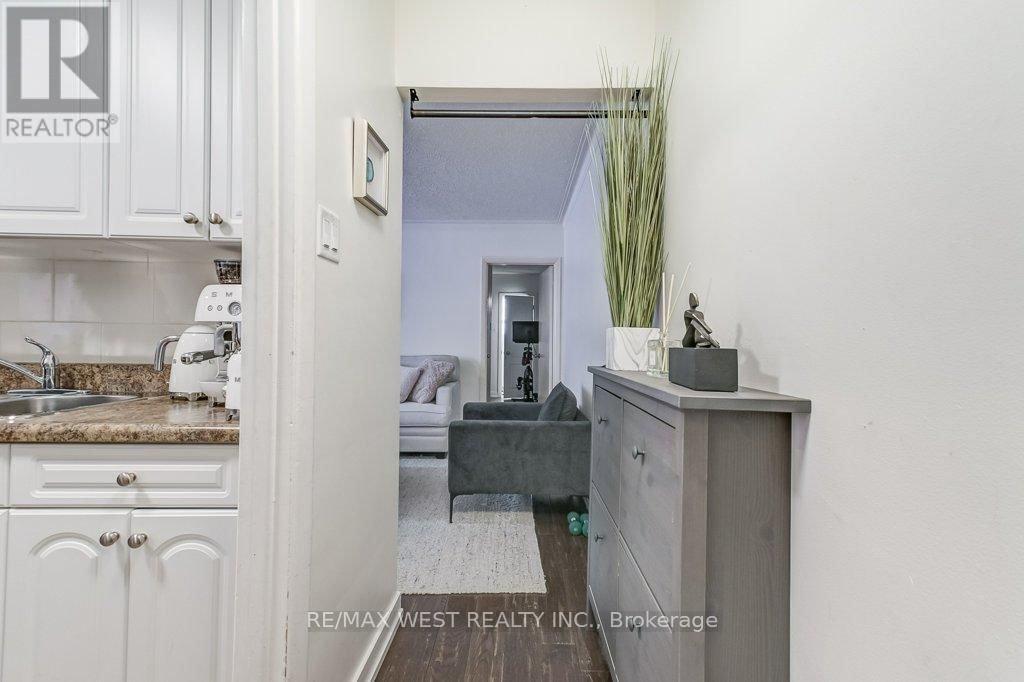 136 PORTLAND STREET Image 4