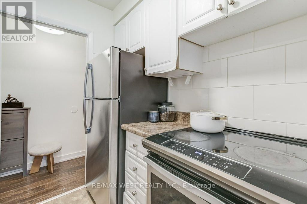 136 PORTLAND STREET Image 6