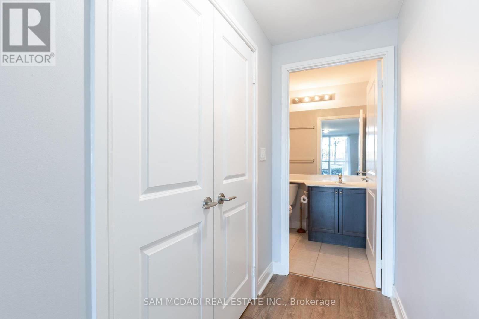 310 - 70 ABSOLUTE AVENUE Image 11