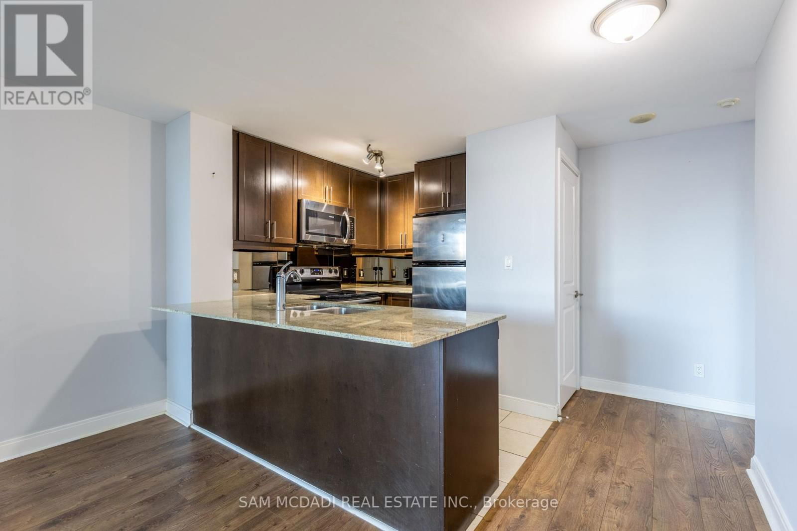 310 - 70 ABSOLUTE AVENUE Image 4