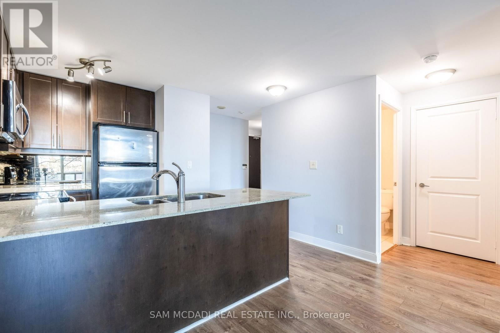 310 - 70 ABSOLUTE AVENUE Image 5
