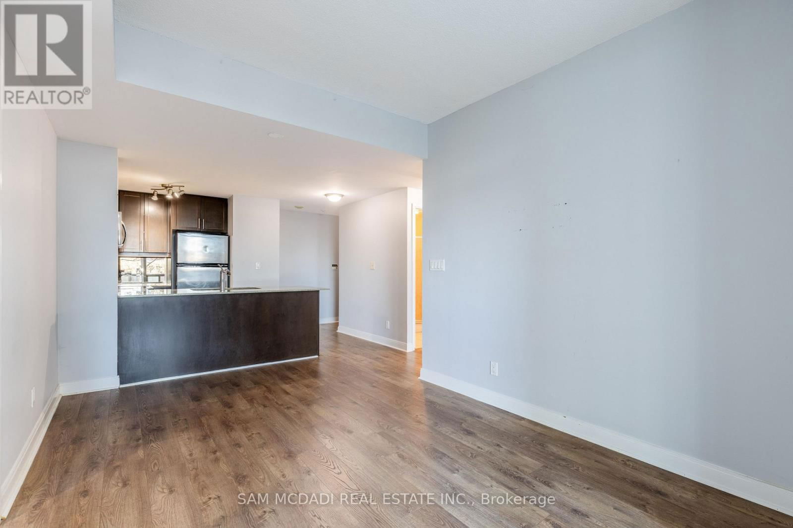 310 - 70 ABSOLUTE AVENUE Image 8