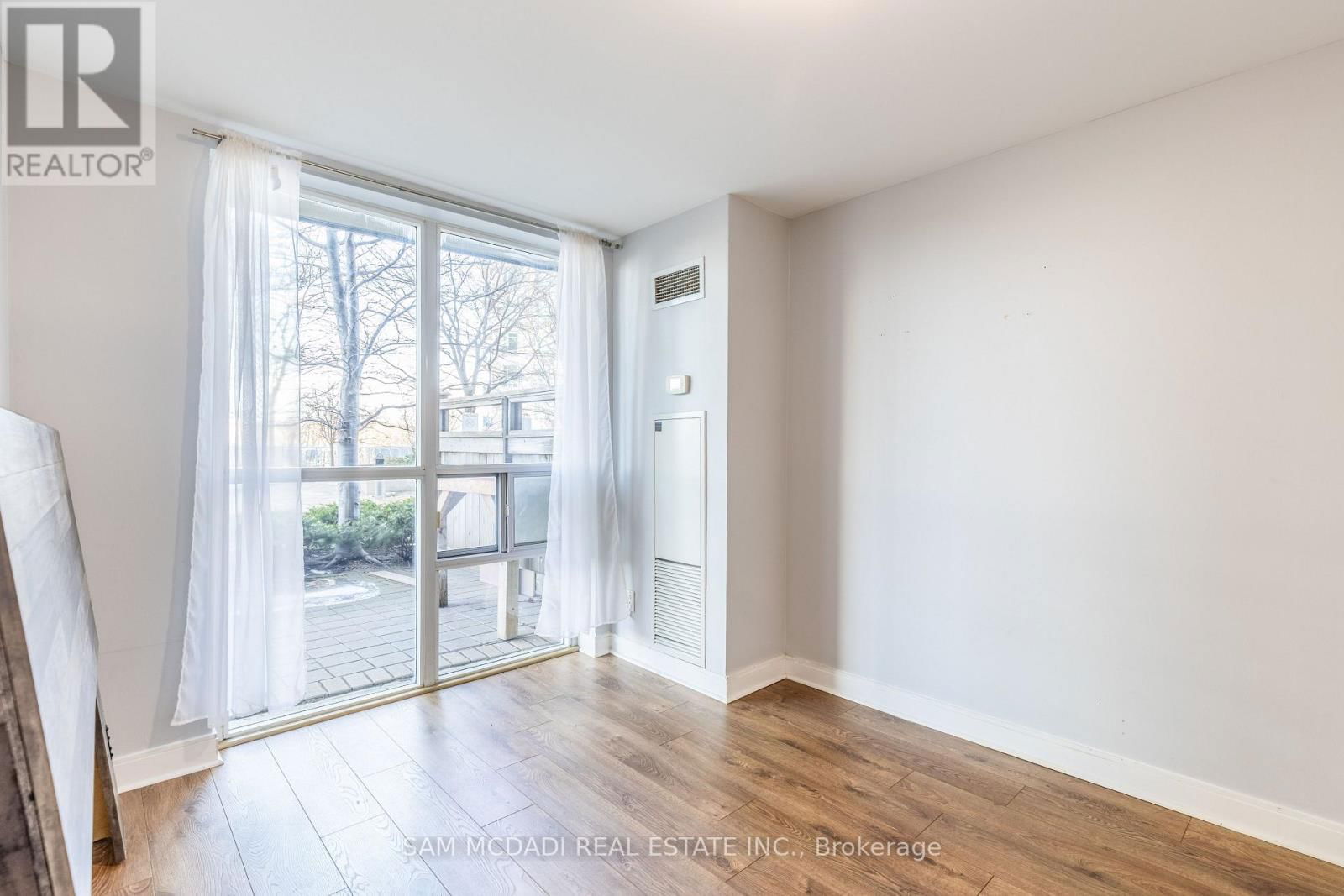310 - 70 ABSOLUTE AVENUE Image 9