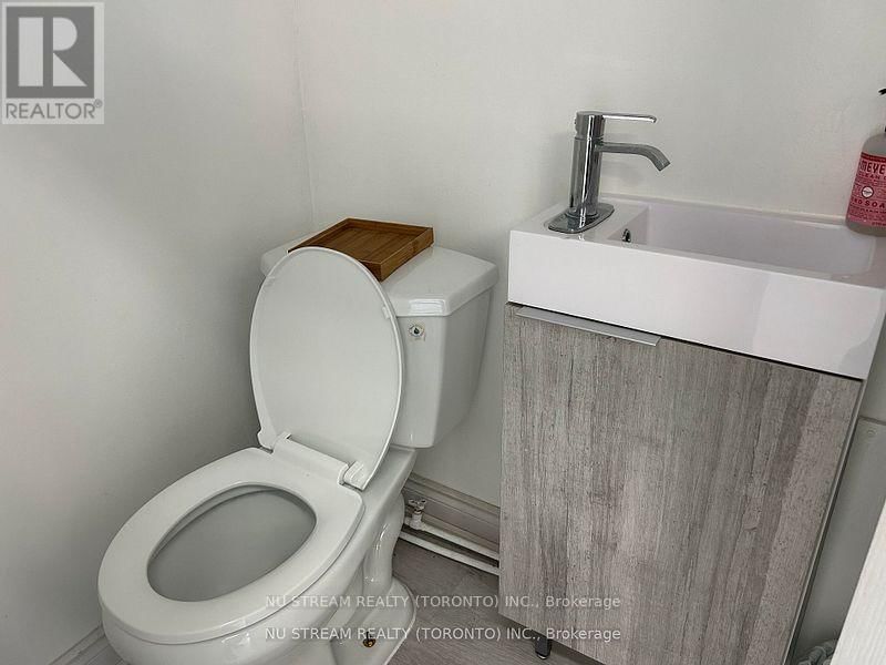 426 ROYAL YORK ROAD Image 3