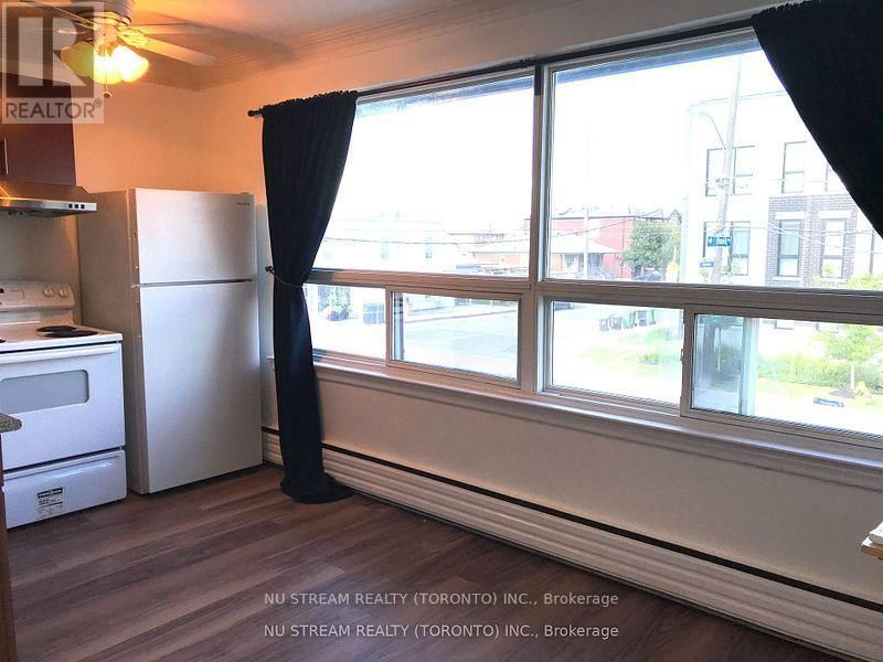 426 ROYAL YORK ROAD Image 5