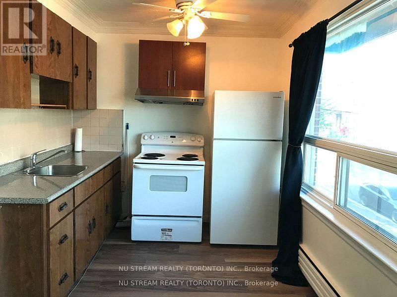 426 ROYAL YORK ROAD Image 6