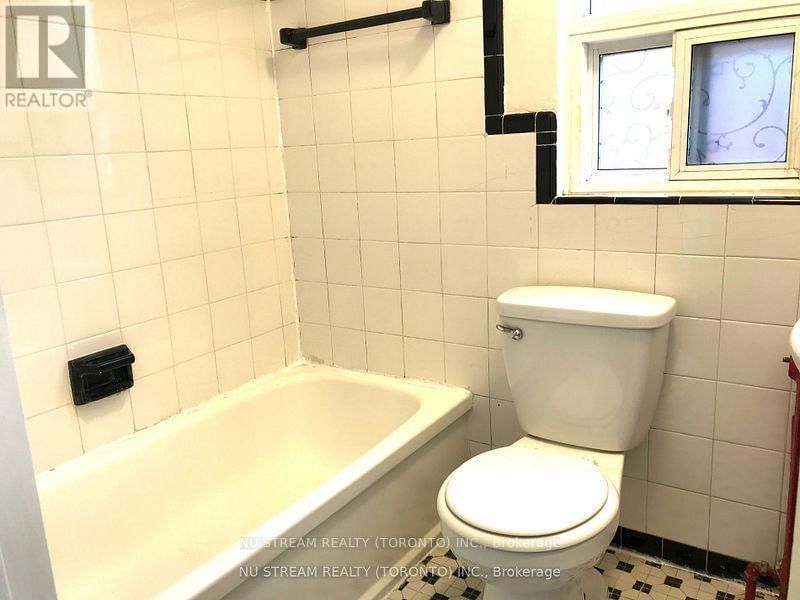 426 ROYAL YORK ROAD Image 7