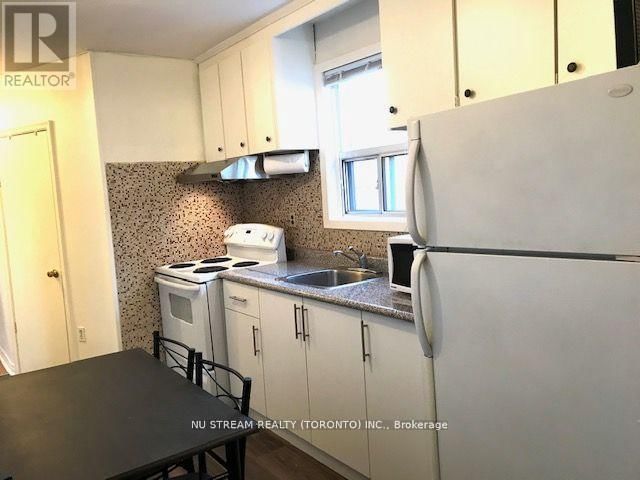 426 ROYAL YORK ROAD Image 8