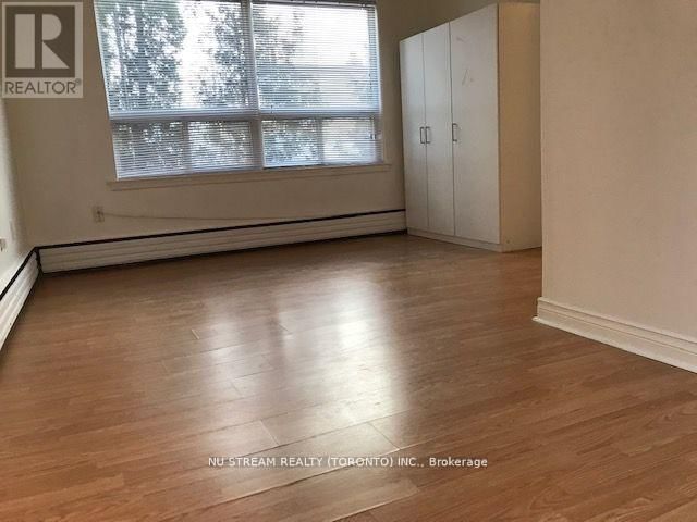 426 ROYAL YORK ROAD Image 9