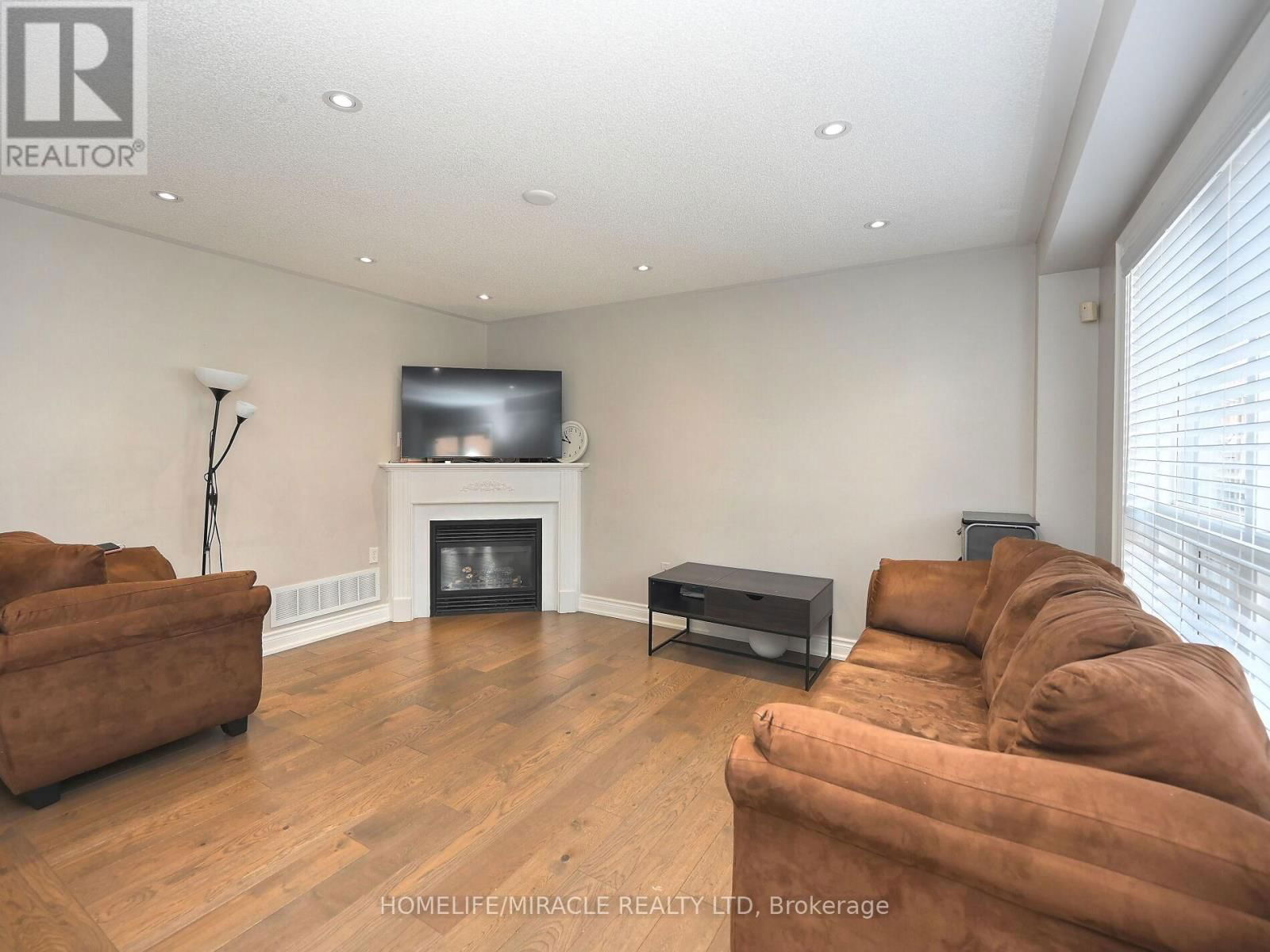 Main - 971 KENNEDY CIRCLE Image 10