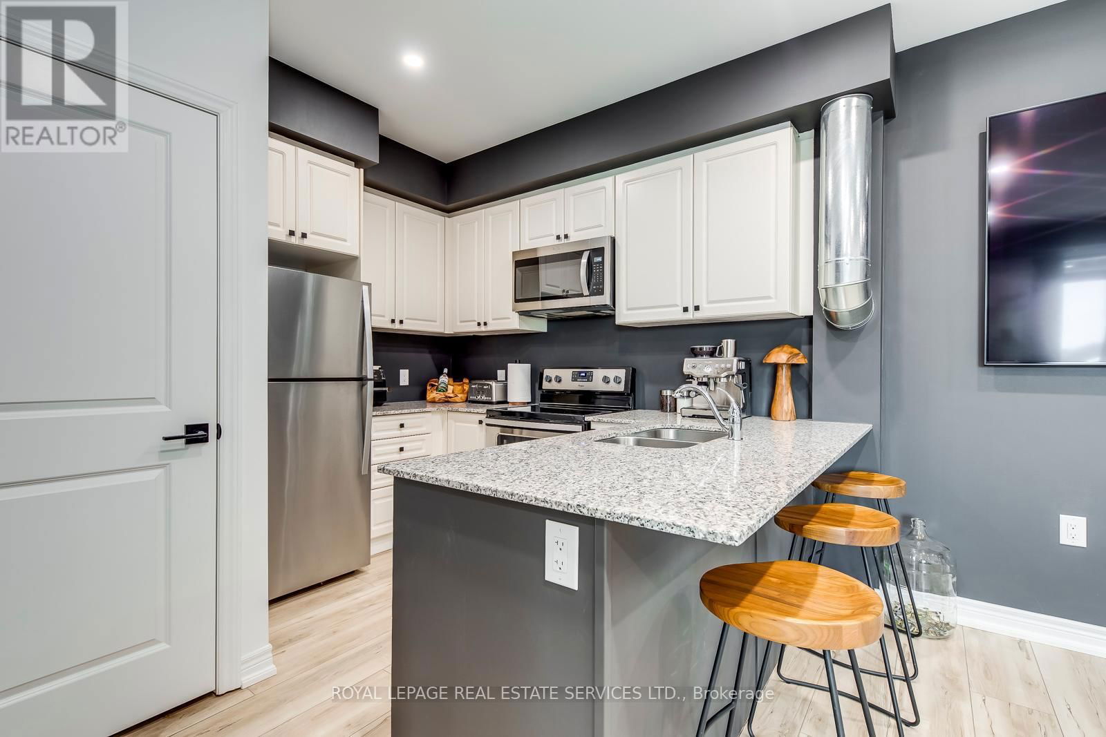 302 - 2393 BRONTE ROAD Image 16