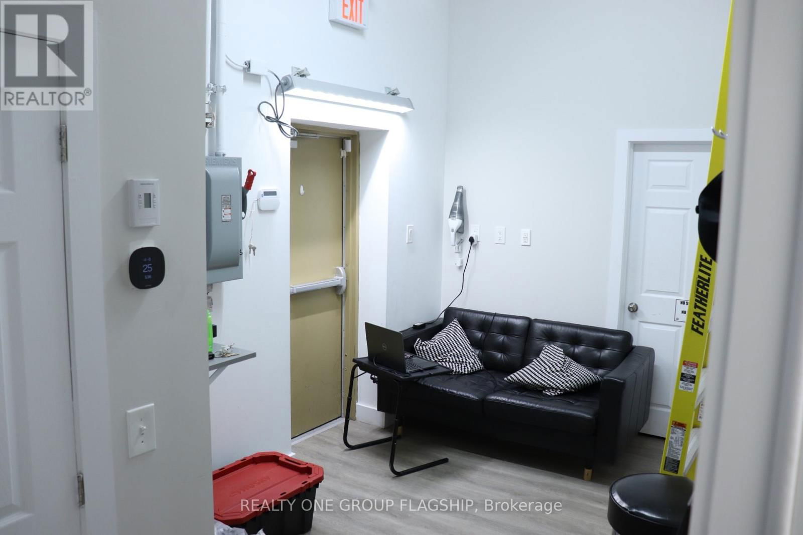 3 - 158 GUELPH STREET Image 17