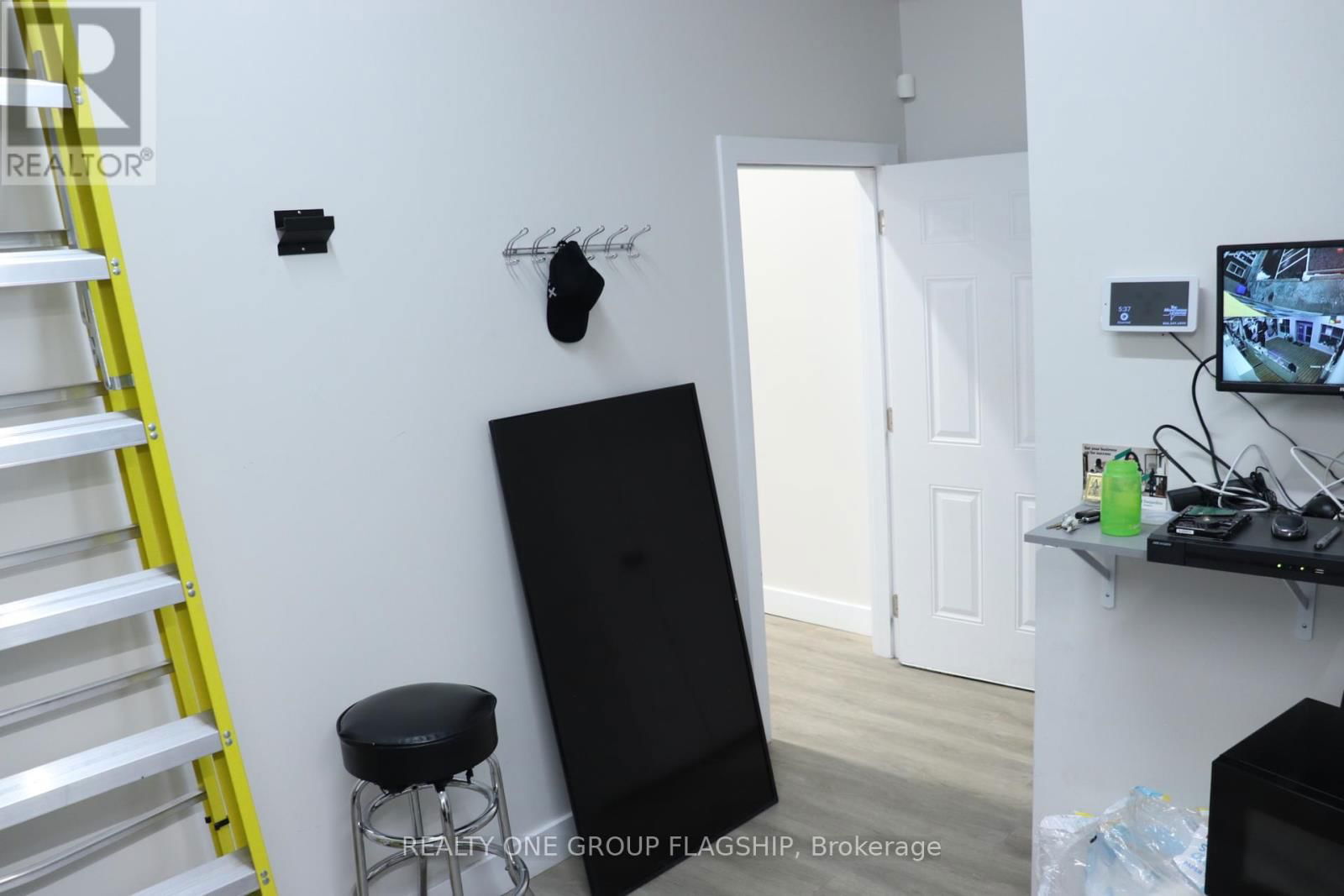3 - 158 GUELPH STREET Image 18