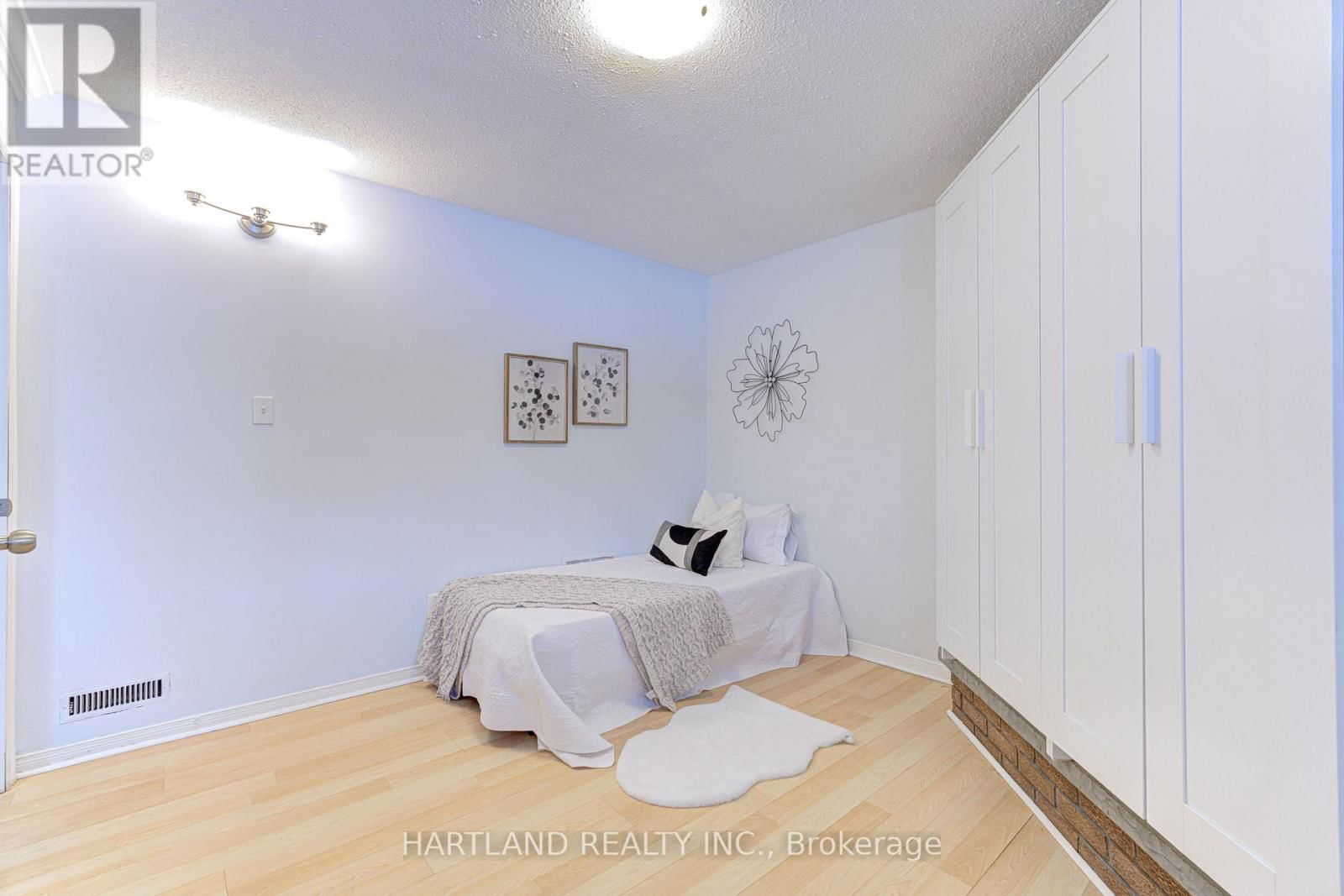 4124 DURSLEY CRESCENT Image 21