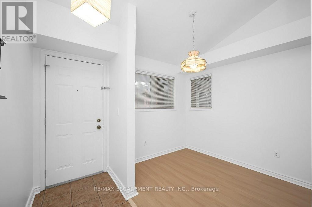 224 - 101 BRISTOL ROAD EAST Image 9