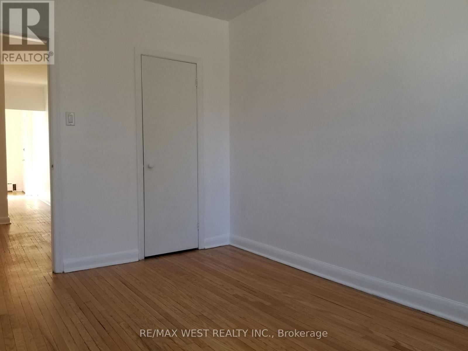 Main - 2077 KIPLING AVENUE Image 11