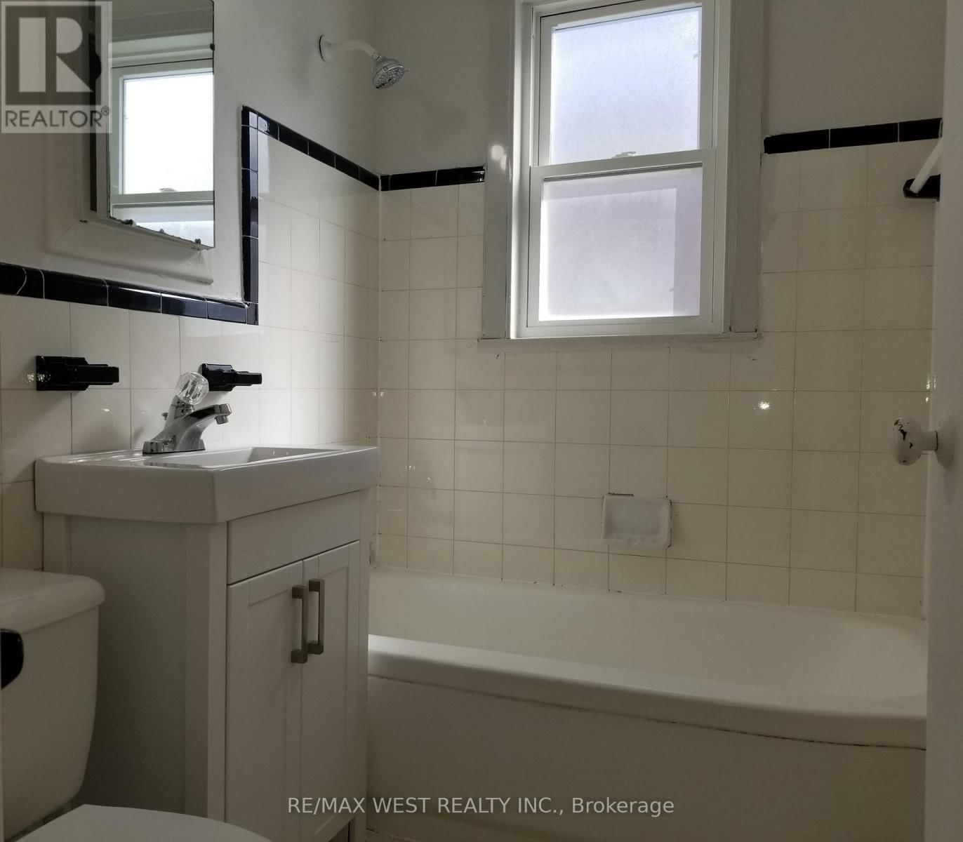 Main - 2077 KIPLING AVENUE Image 12