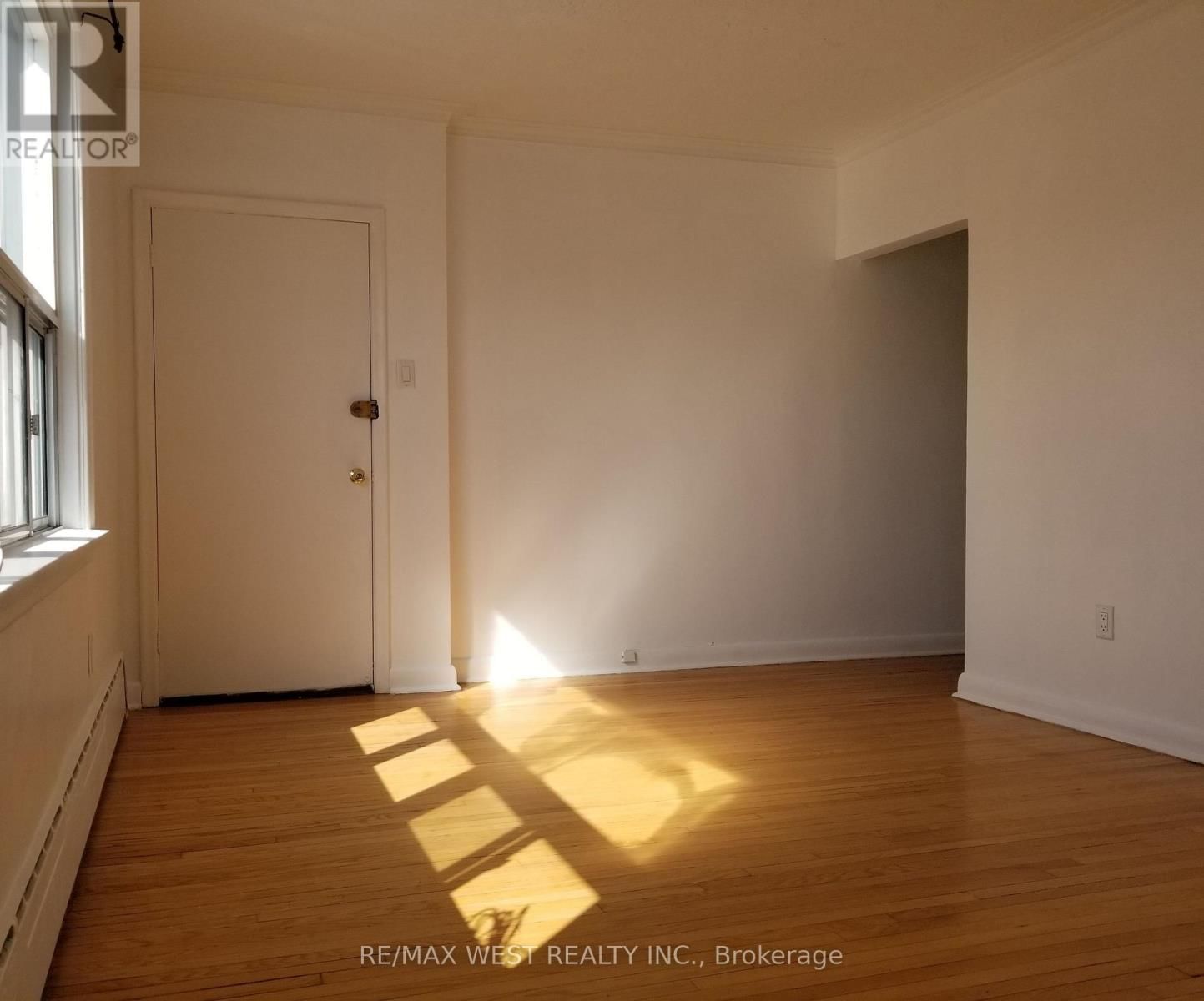 Main - 2077 KIPLING AVENUE Image 4