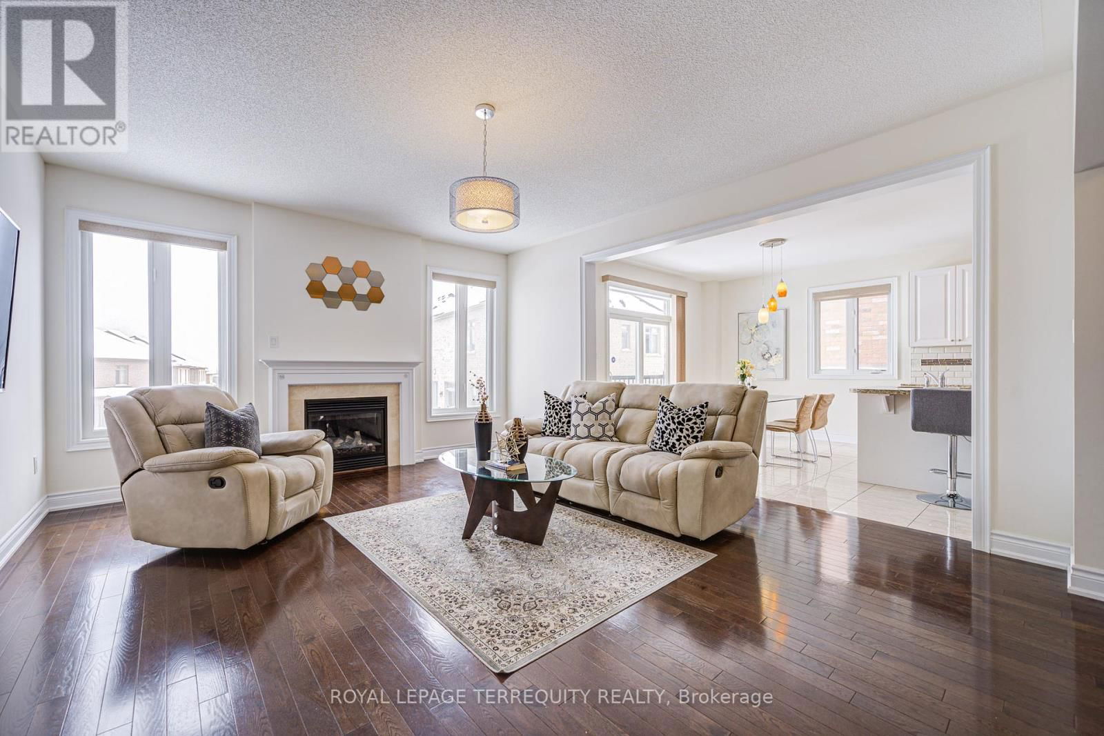 32 MISTYGLEN CRESCENT Image 18