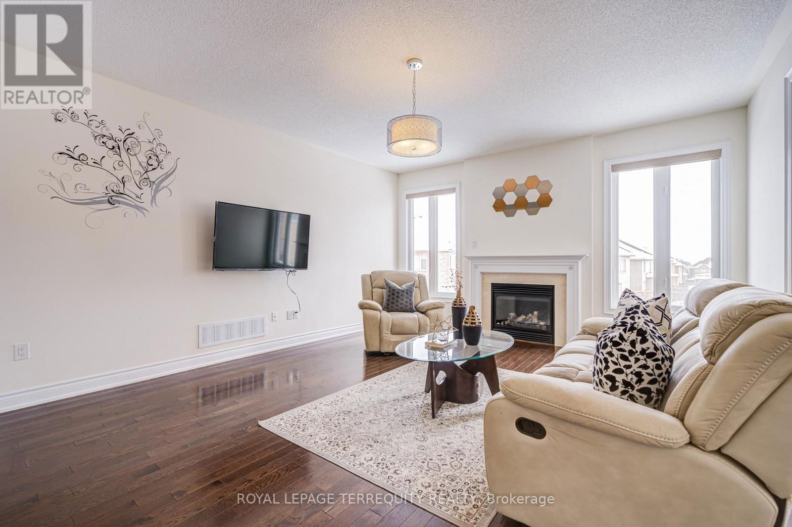 32 MISTYGLEN CRESCENT Image 19