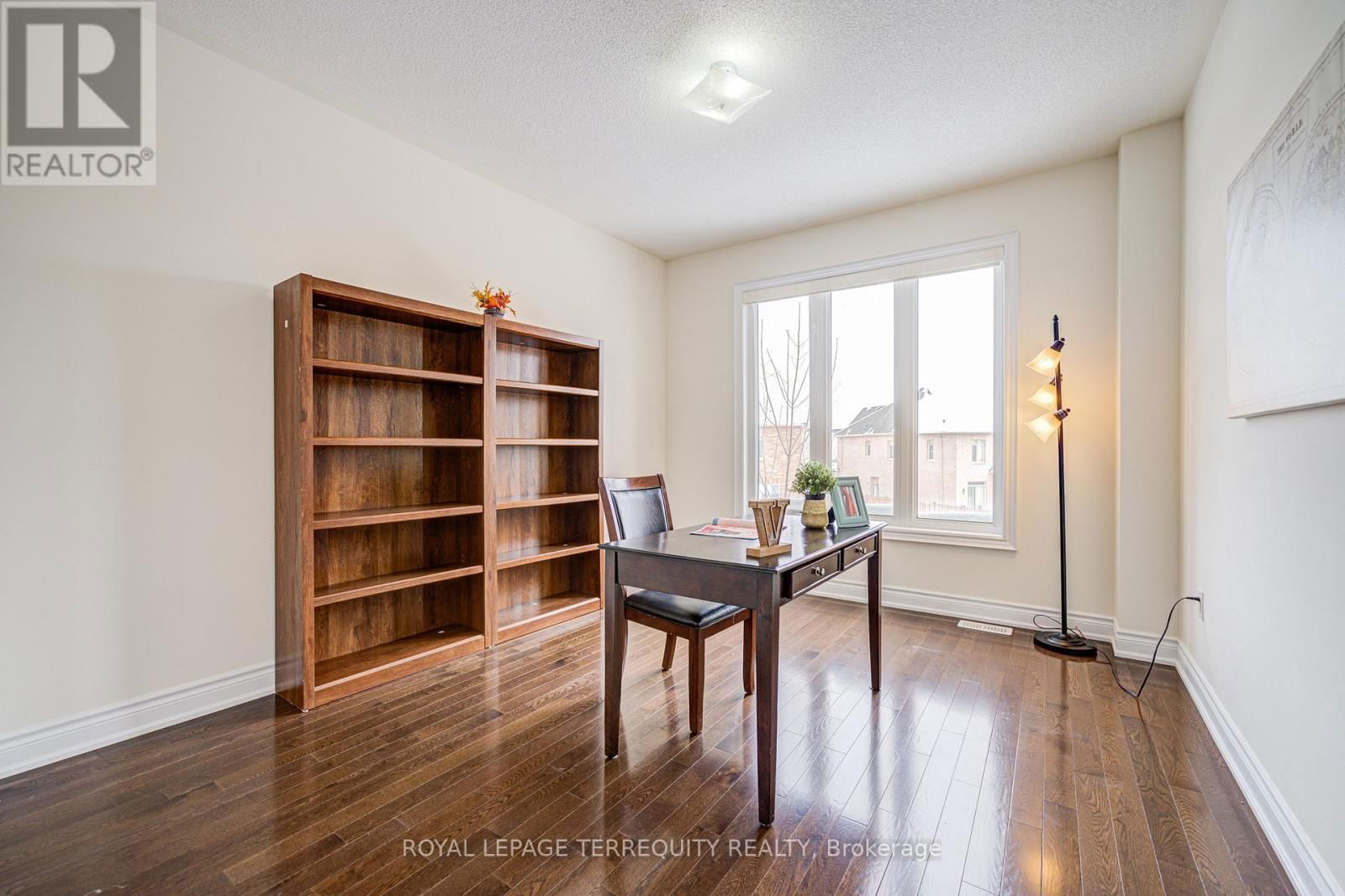 32 MISTYGLEN CRESCENT Image 25