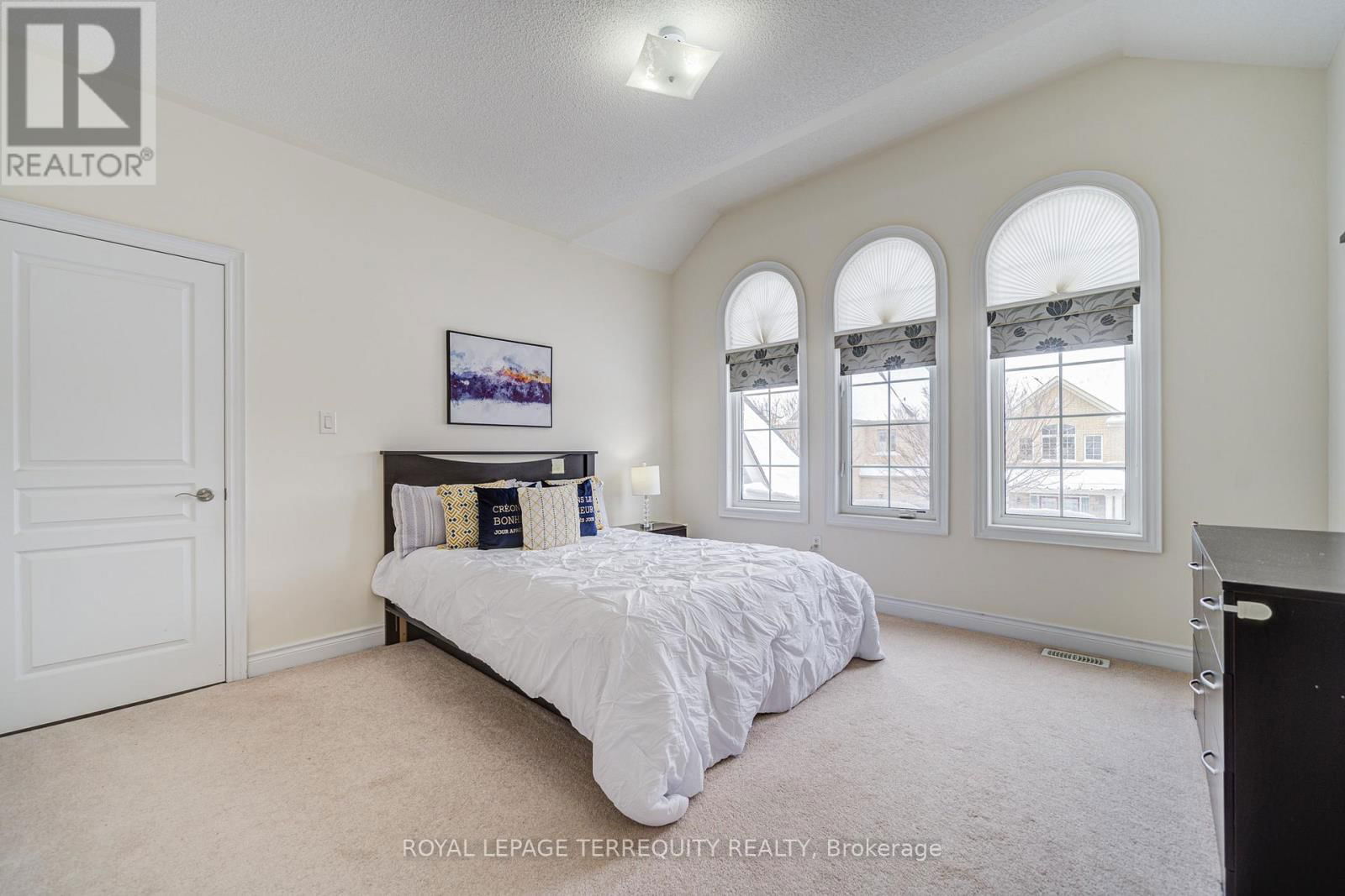 32 MISTYGLEN CRESCENT Image 37
