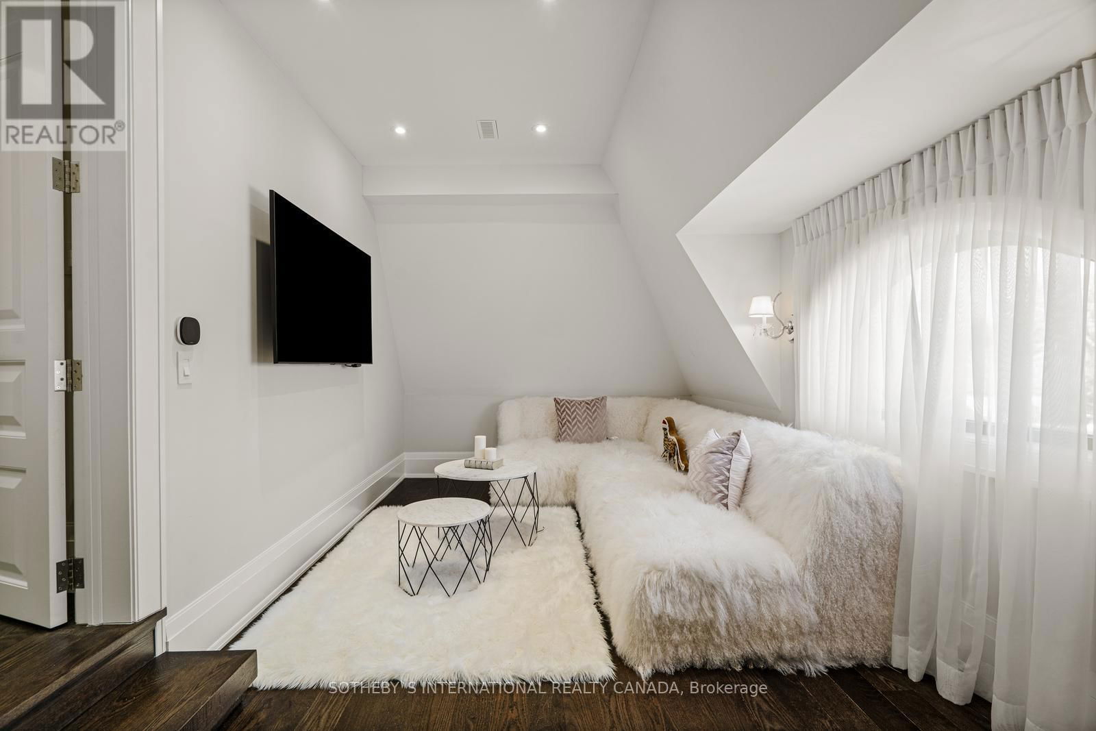 168 OLIVER PLACE Image 30