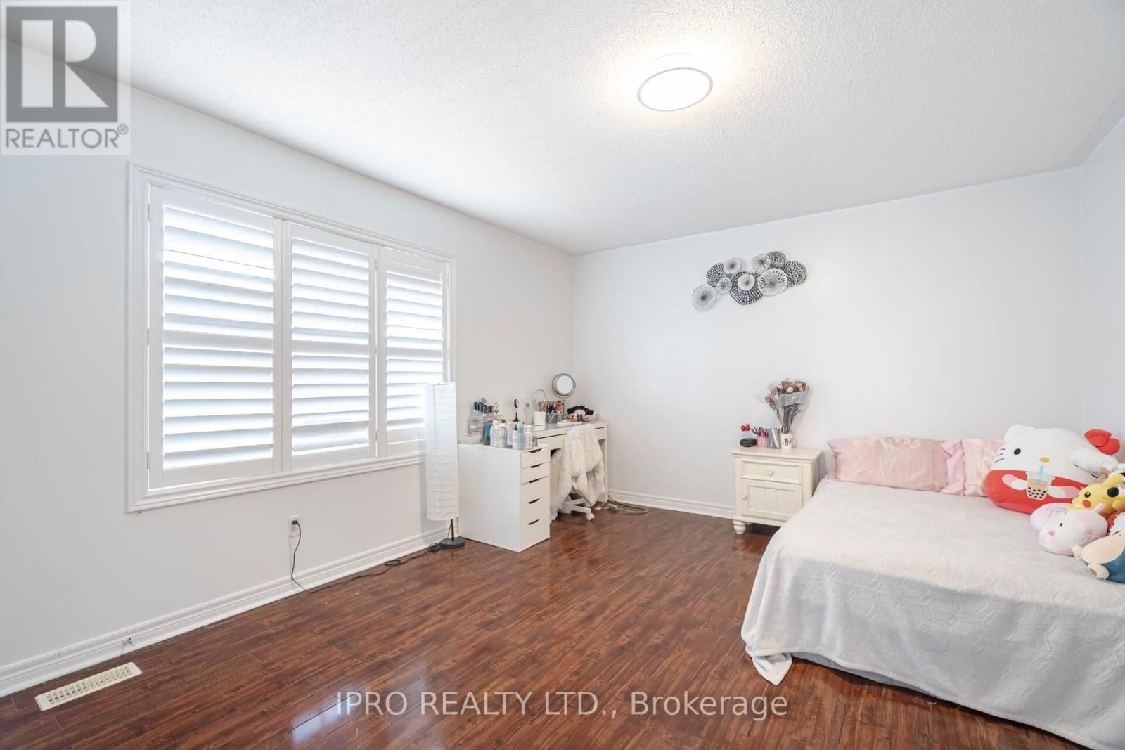 49 AUSTRALIA DRIVE Image 32