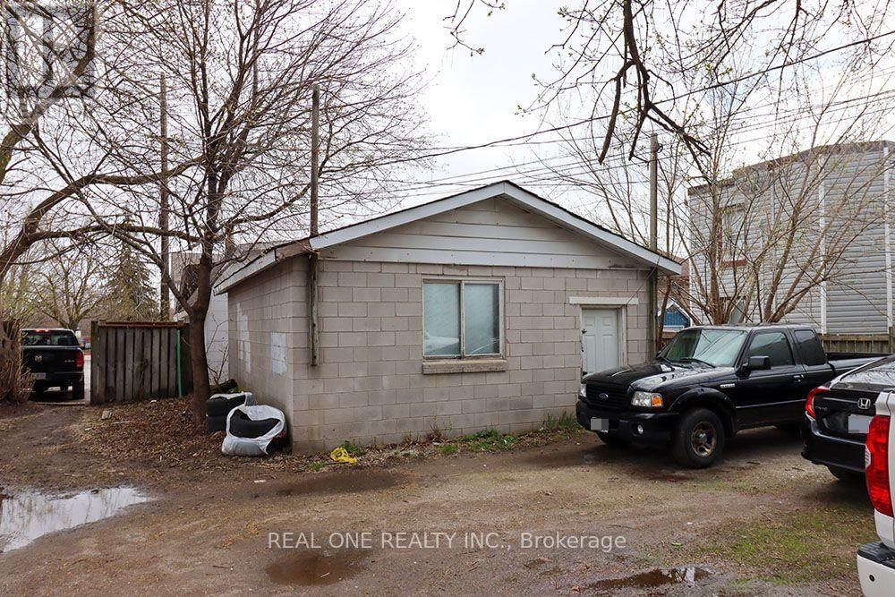 10 MILL STREET EAST Image 25