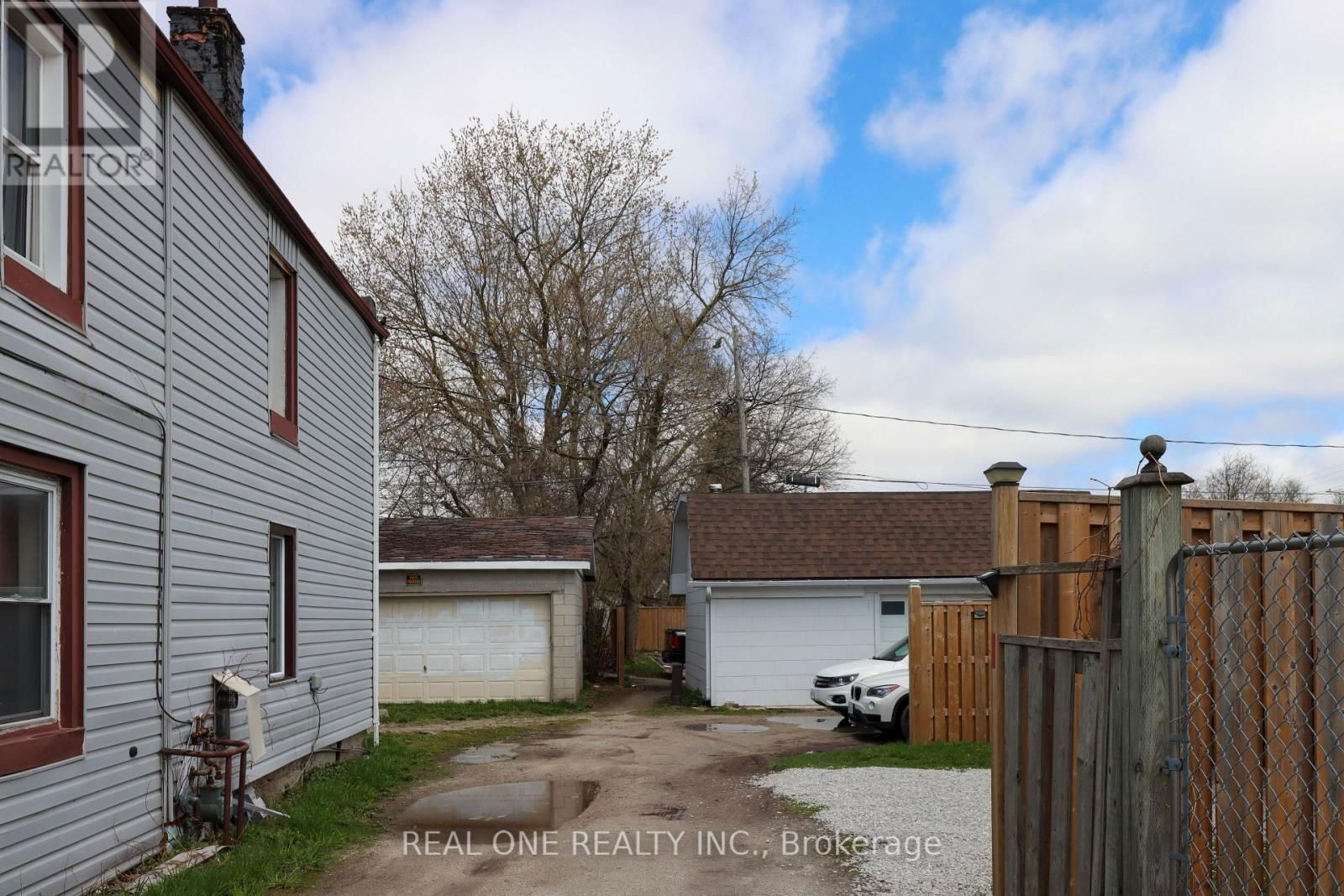 10 MILL STREET EAST Image 28