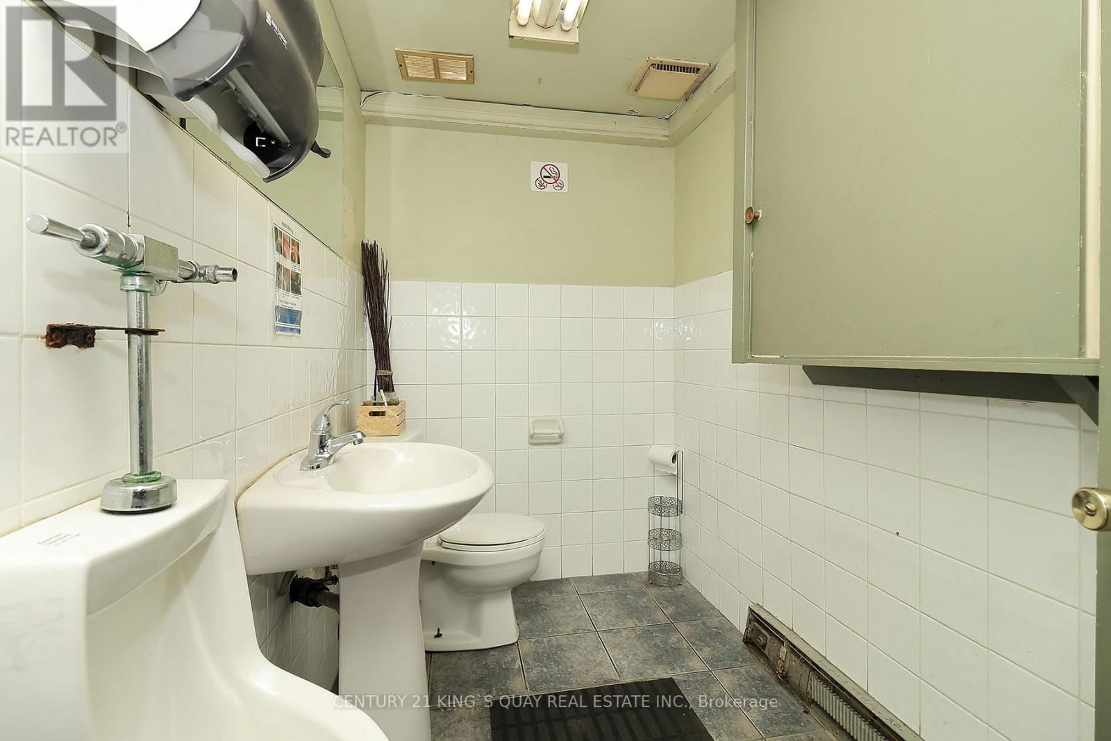 748 WILSON AVENUE Image 11