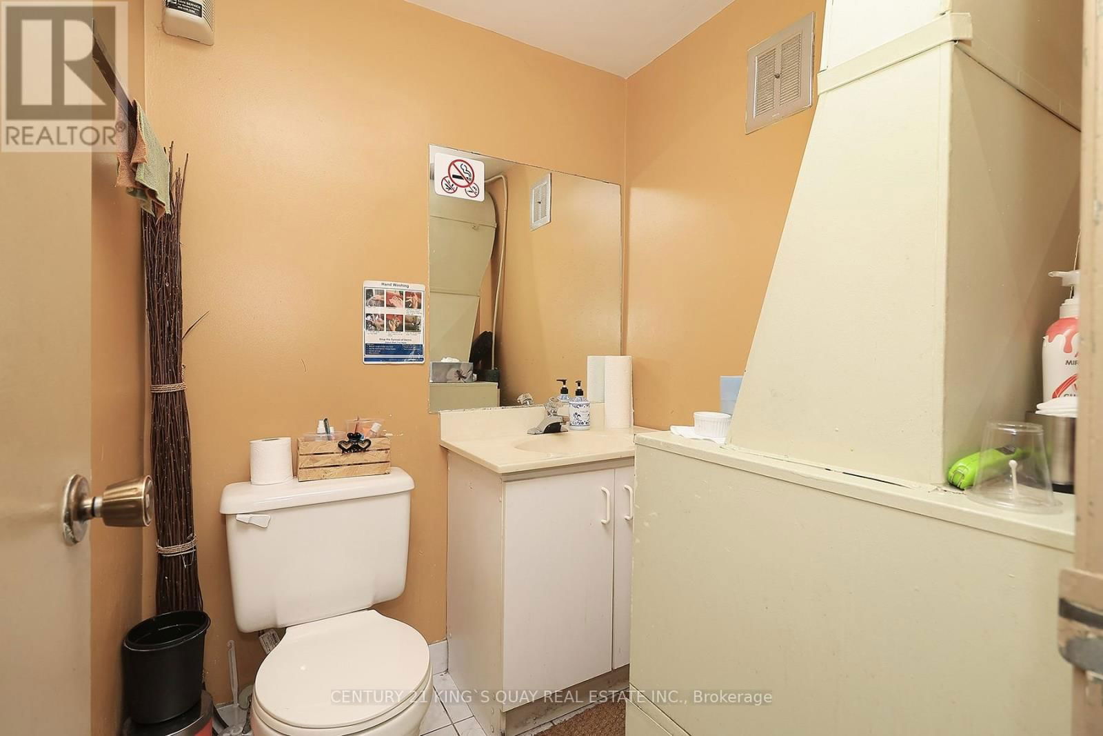 748 WILSON AVENUE Image 17