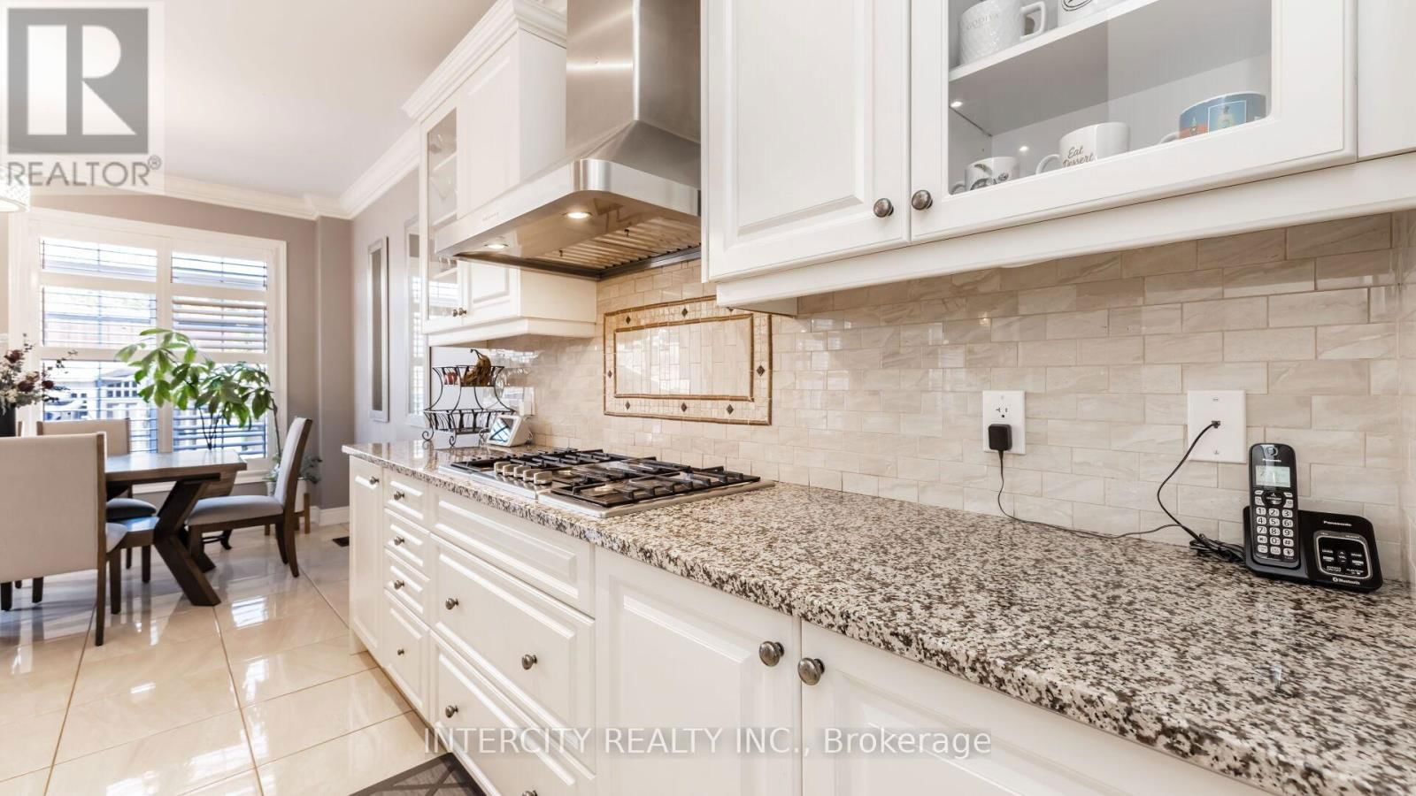 58 BANSBURY CIRCLE Image 13