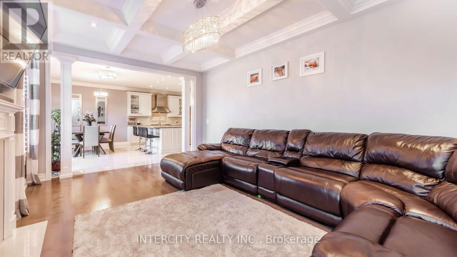 58 BANSBURY CIRCLE Image 17
