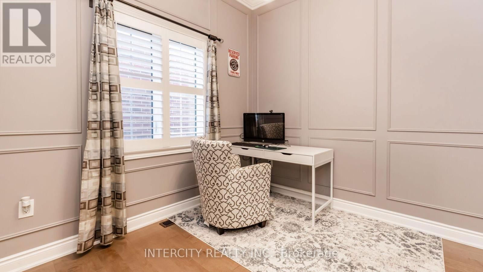 58 BANSBURY CIRCLE Image 21