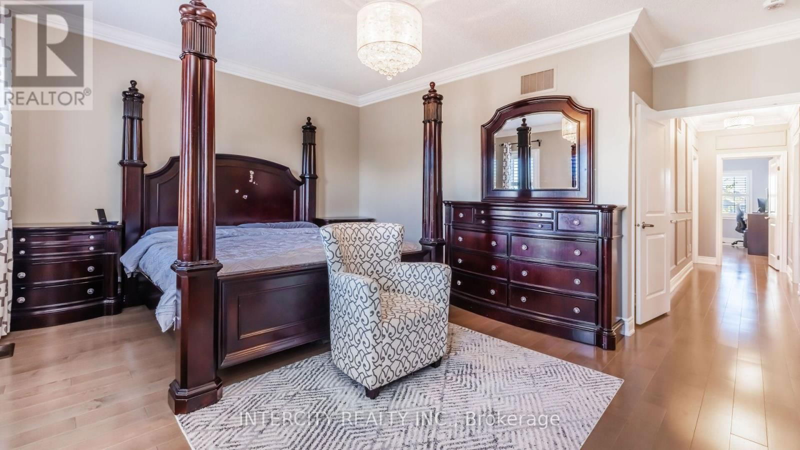 58 BANSBURY CIRCLE Image 23
