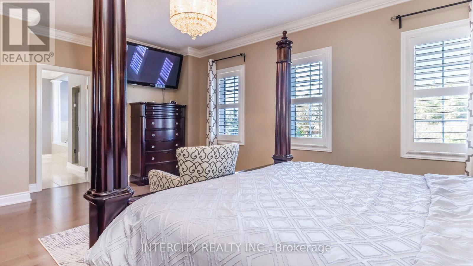 58 BANSBURY CIRCLE Image 25