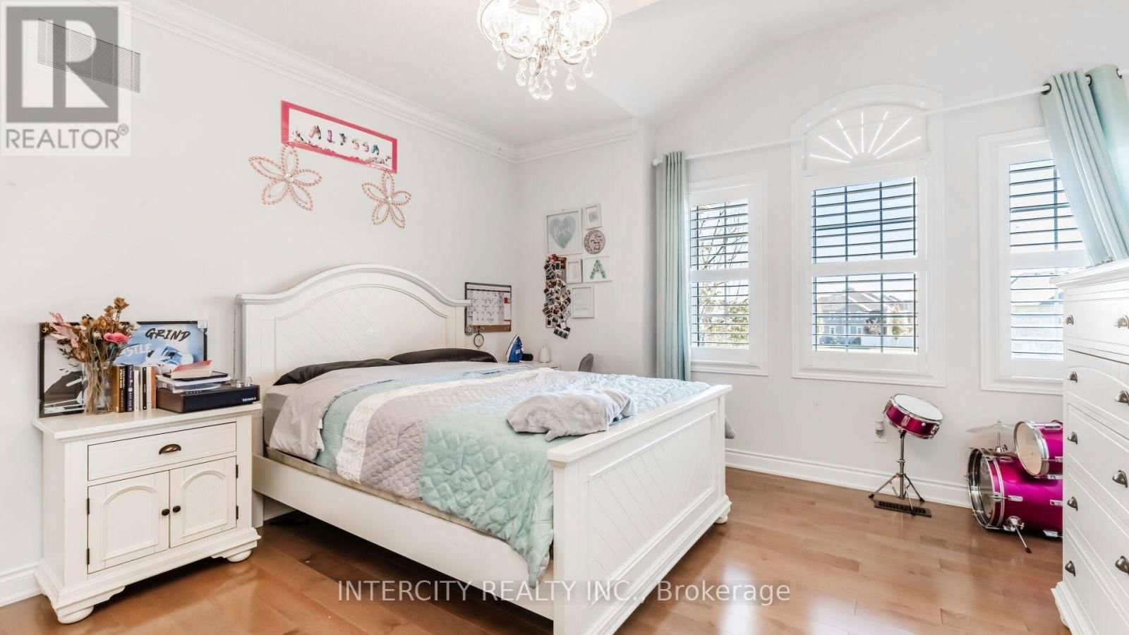58 BANSBURY CIRCLE Image 29